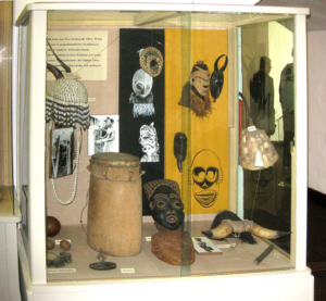 Warning: Undefined variable $titel in /mnt/web607/b2/52/5309852/htdocs/riemer-museum/Riemer-Fotos/fotoanzeige.php on line 100